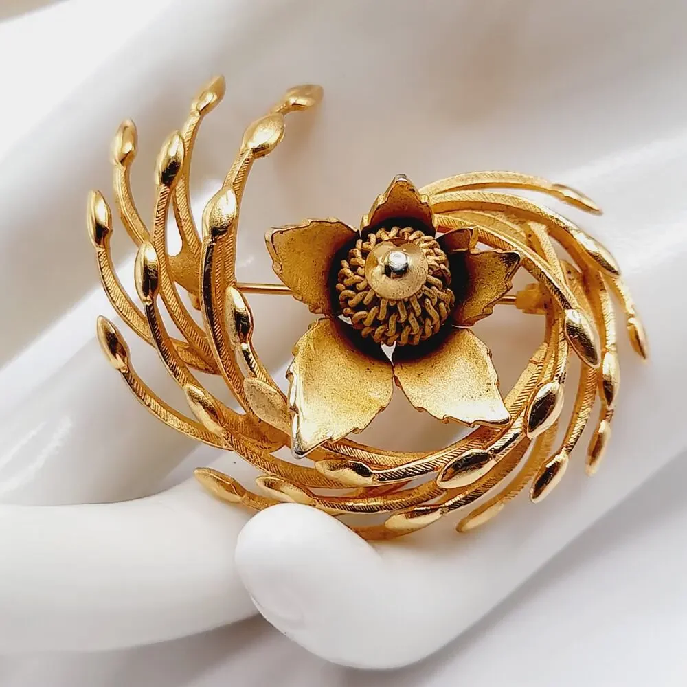 Vintage Gold Tone Floral Brooch, Layered Flower Pin, Mid-Century Jewelry 2